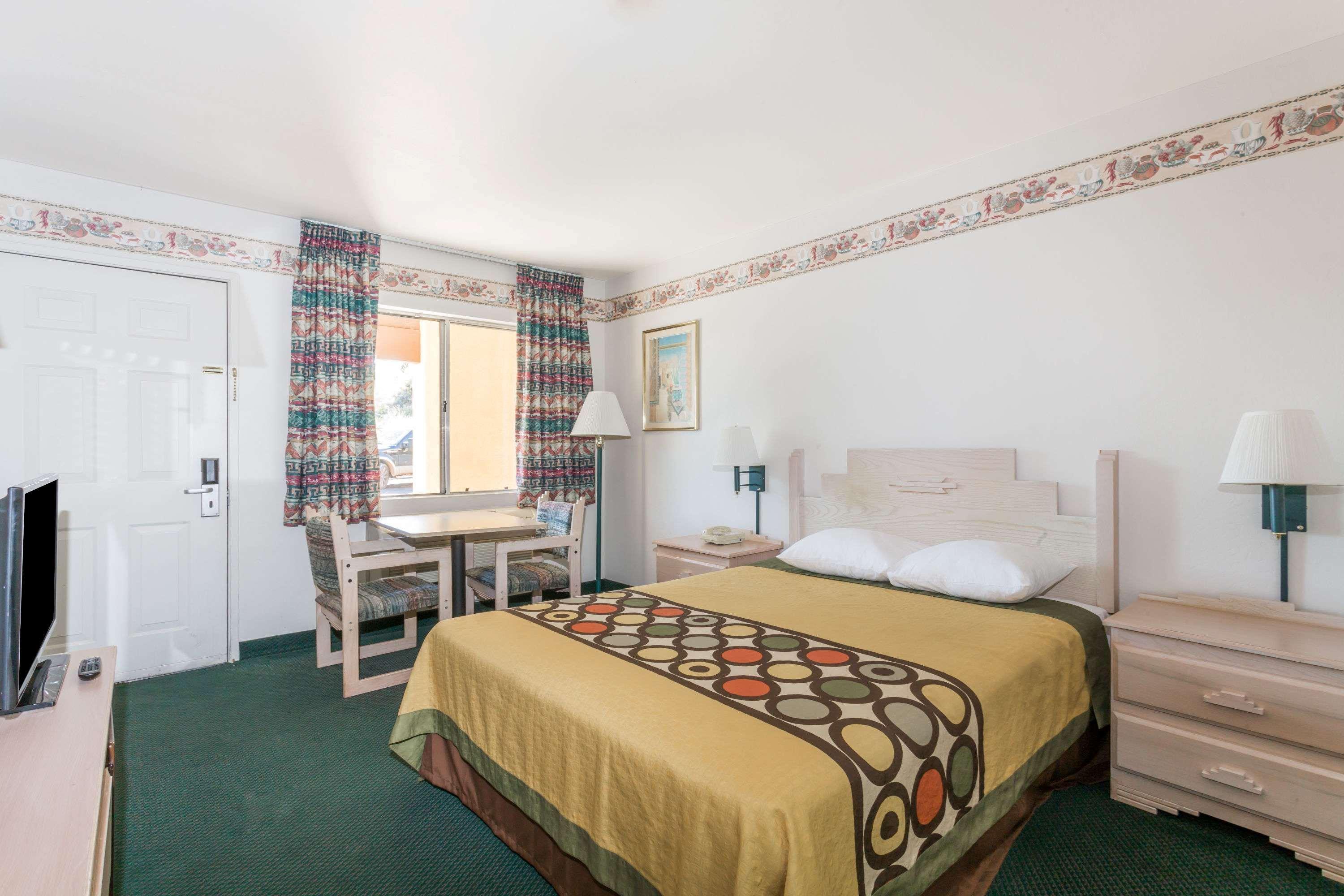 Super 8 By Wyndham Cottonwood Otel Dış mekan fotoğraf